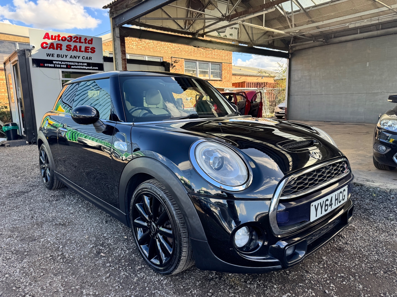 Mini Hatch 2014 - Cars in West Molesey