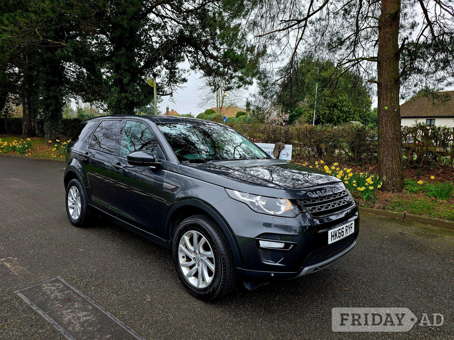 [ berth ]Land Rover Discovery Sport