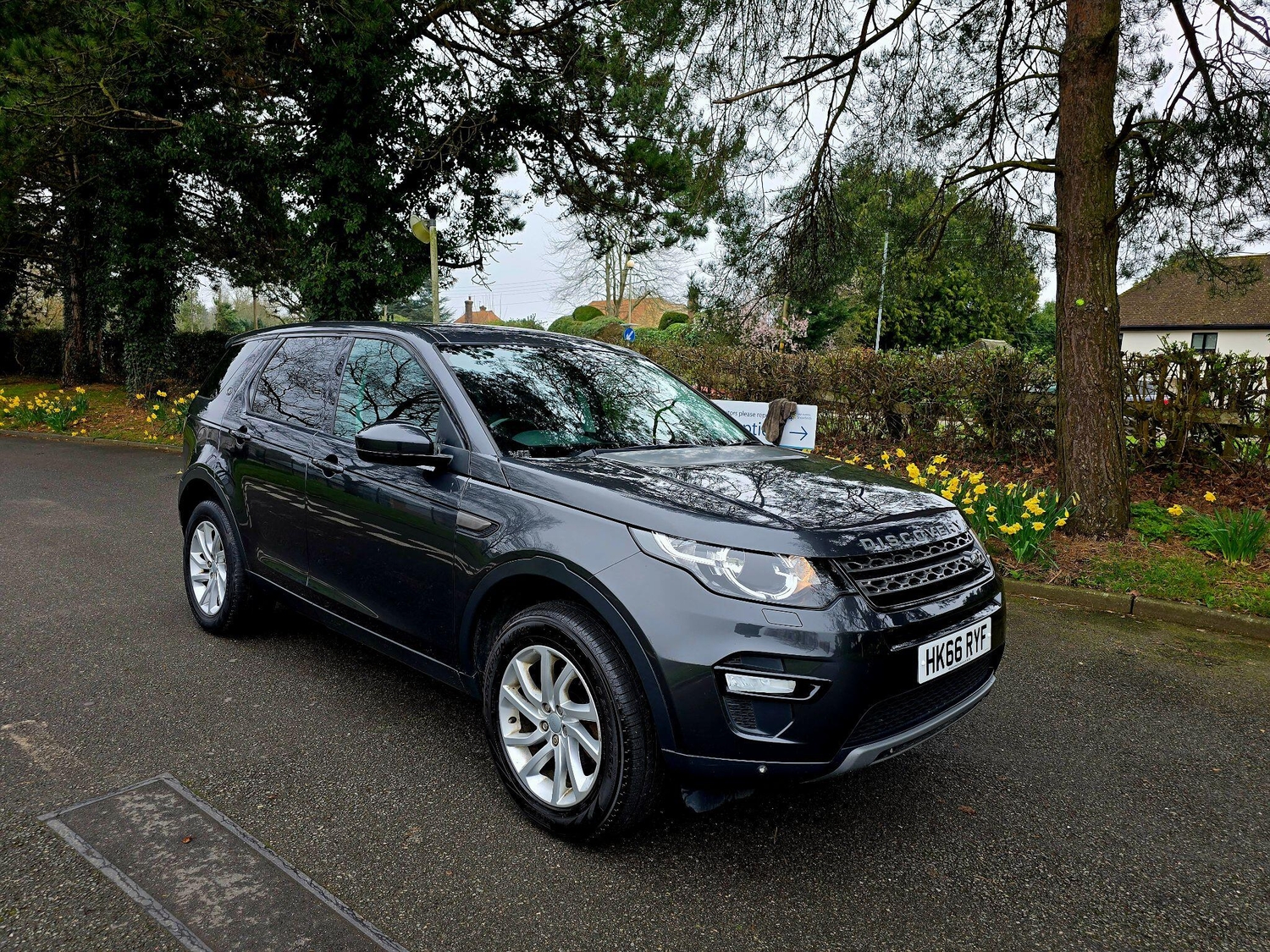 [ berth ]Land Rover Discovery Sport