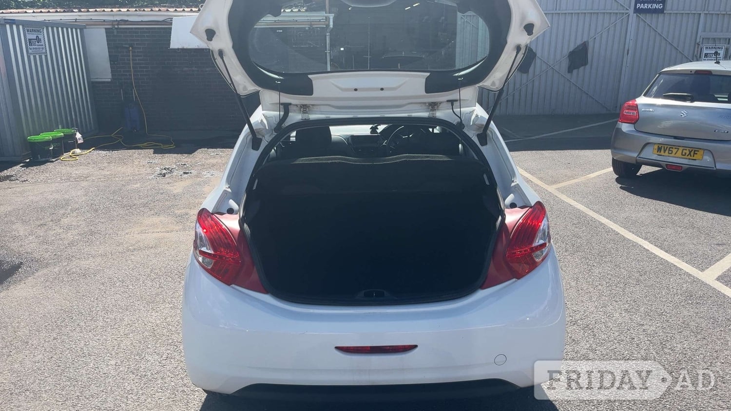 Peugeot 208 2015 - Cars in Portsmouth