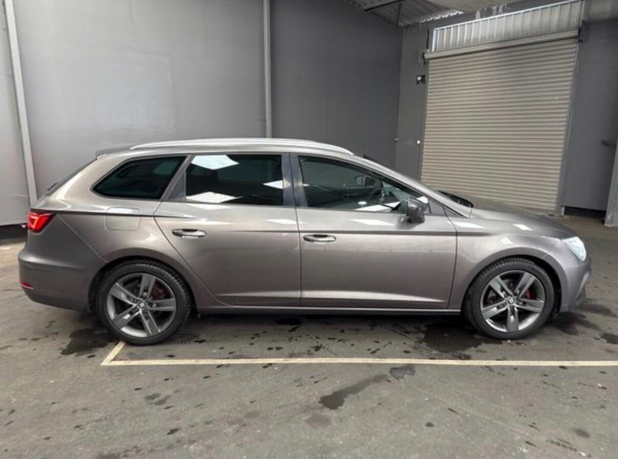 [ berth ]SEAT Leon