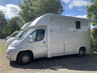 Select Hawk Peugeot Horsebox
