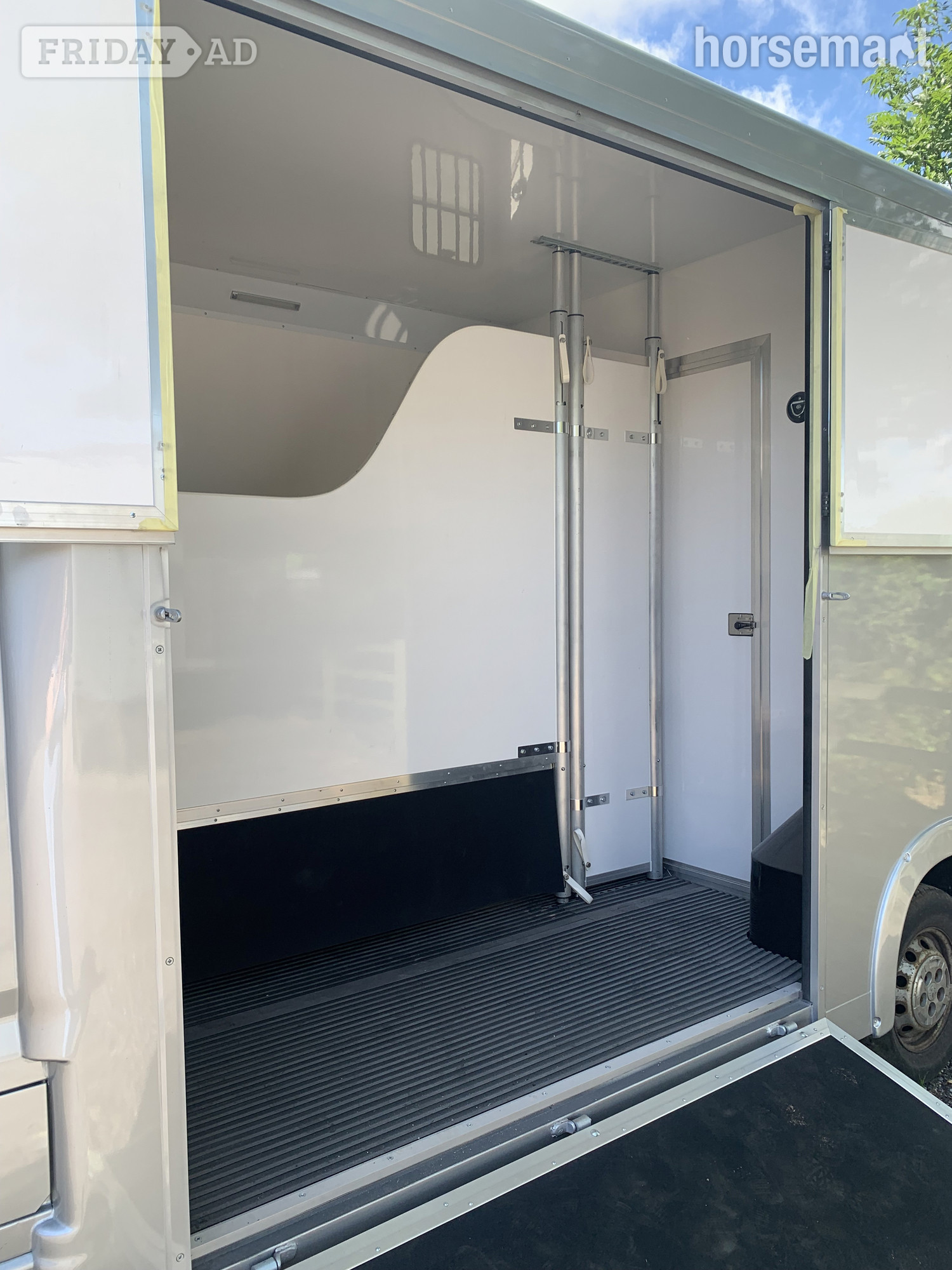 Select Hawk Peugeot Horsebox - Trailers & Horseboxes in Newark-on-Trent