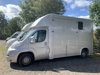 Select Hawk Peugeot Horsebox