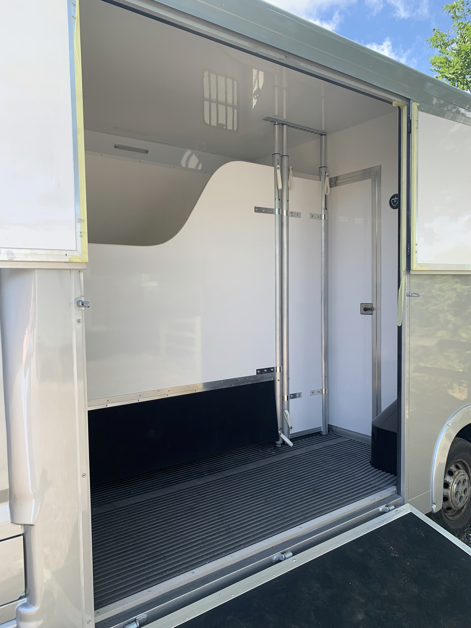 Select Hawk Peugeot Horsebox - Trailers & Horseboxes in Newark-on-Trent
