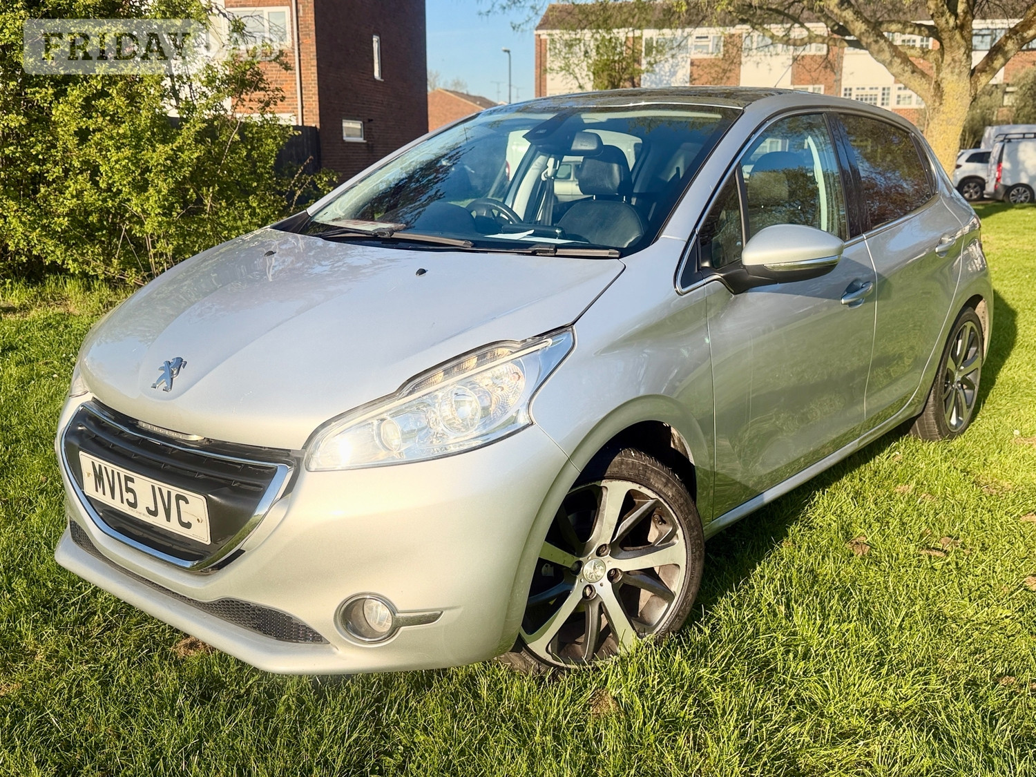 Peugeot 208 2015 - Cars in Slough