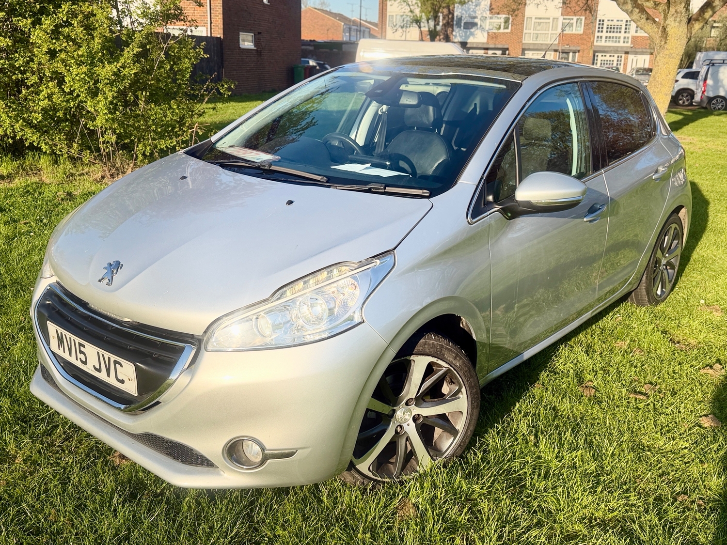 [ berth ]Peugeot 208