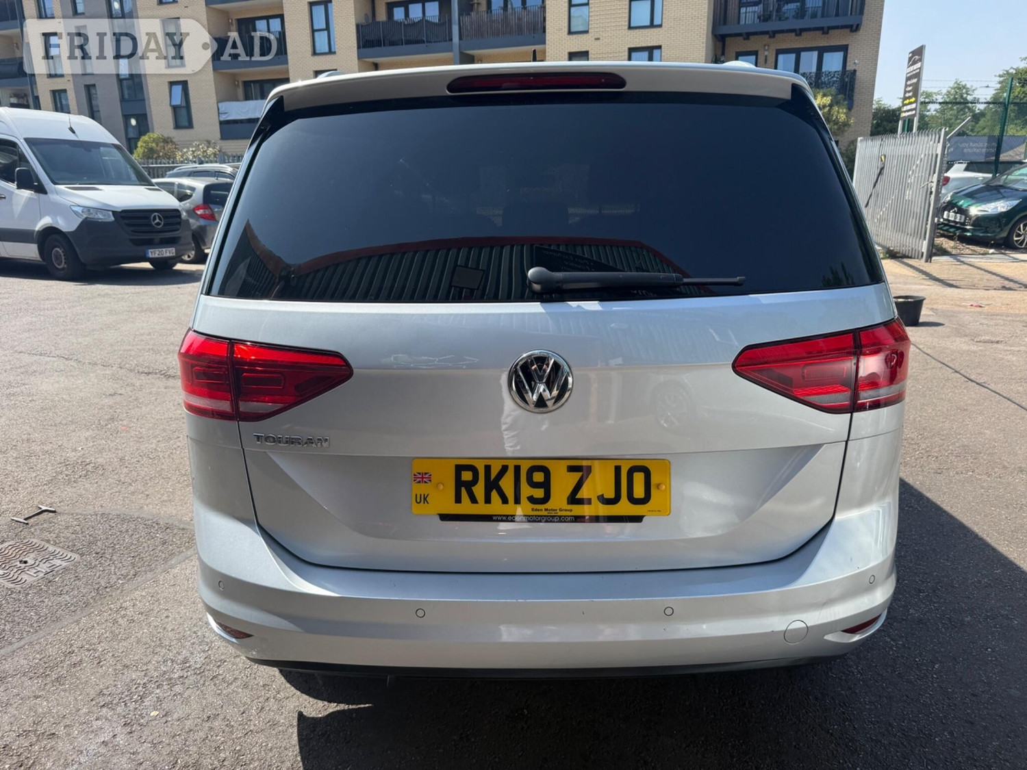 Volkswagen Touran 2019 - Cars in Barnet