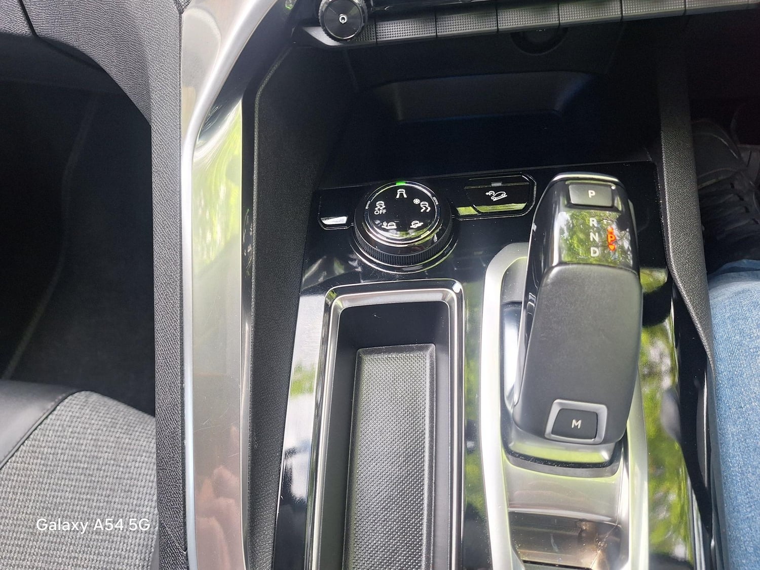 [ berth ]Peugeot 3008