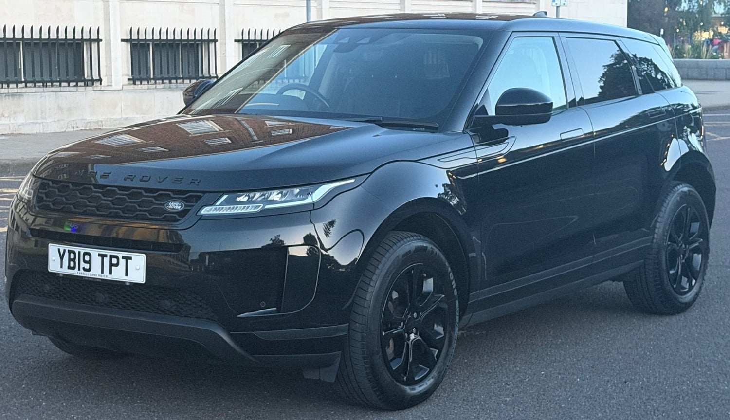 [ berth ]Land Rover Range Rover Evoque