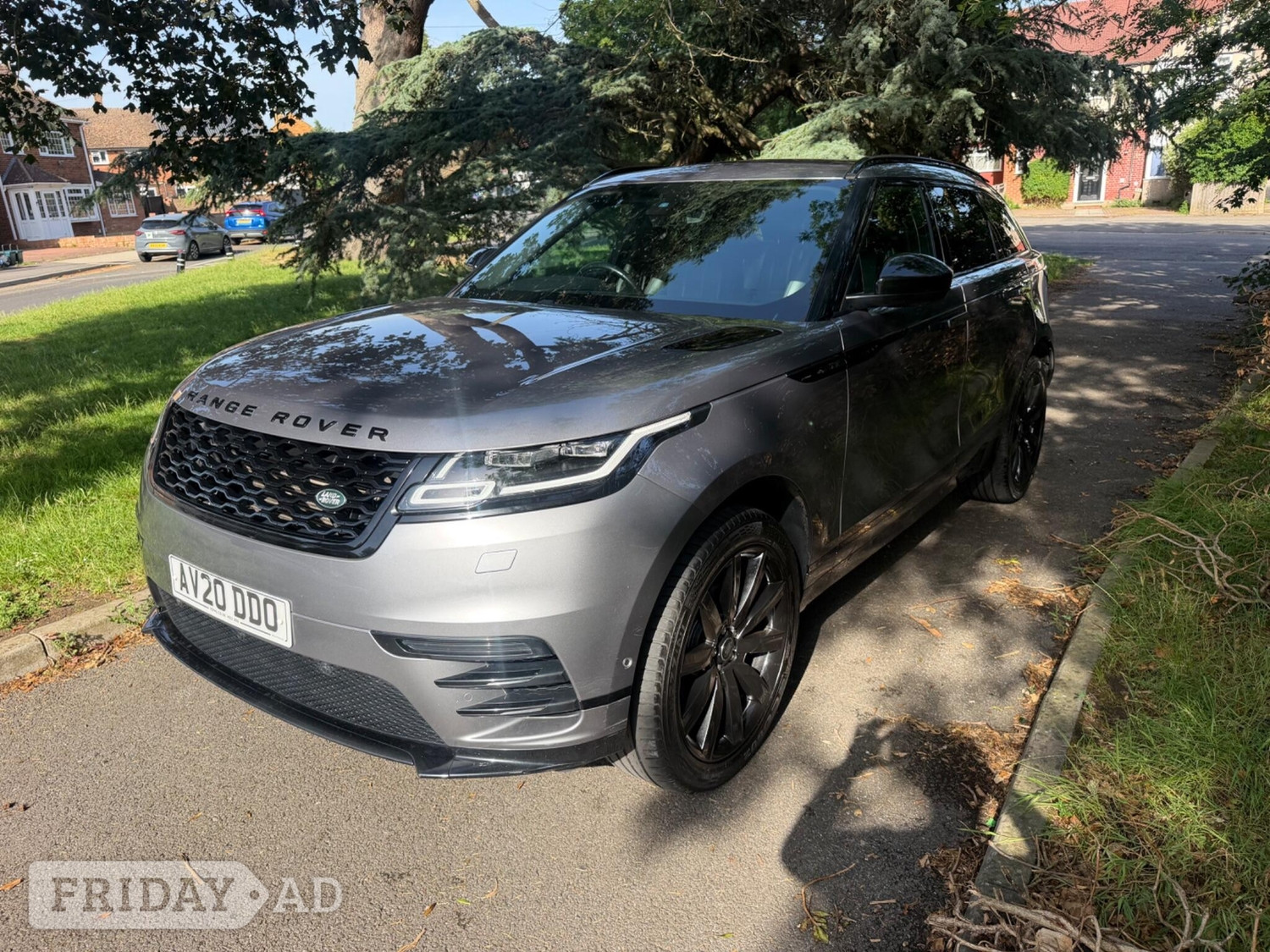[ berth ]Land Rover Range Rover Velar
