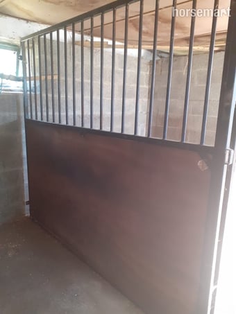 Steel Stable partitions 