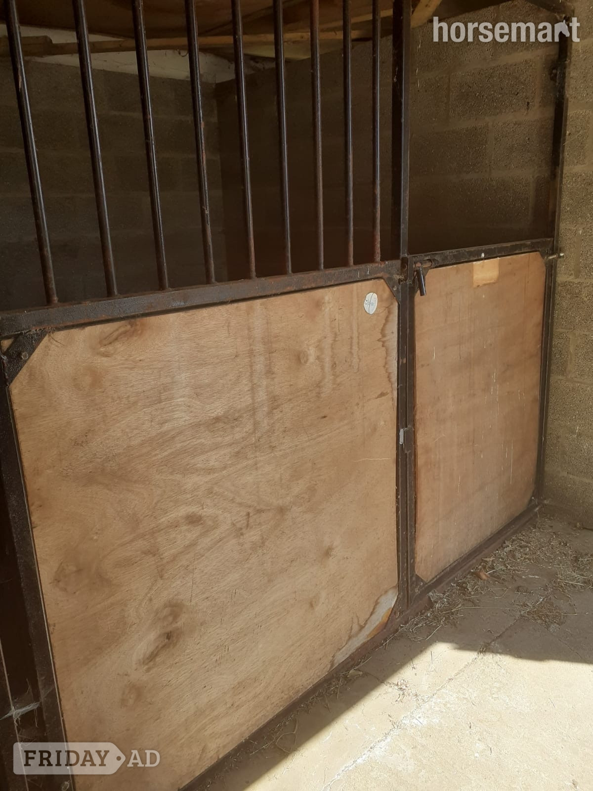 Steel Stable partitions 