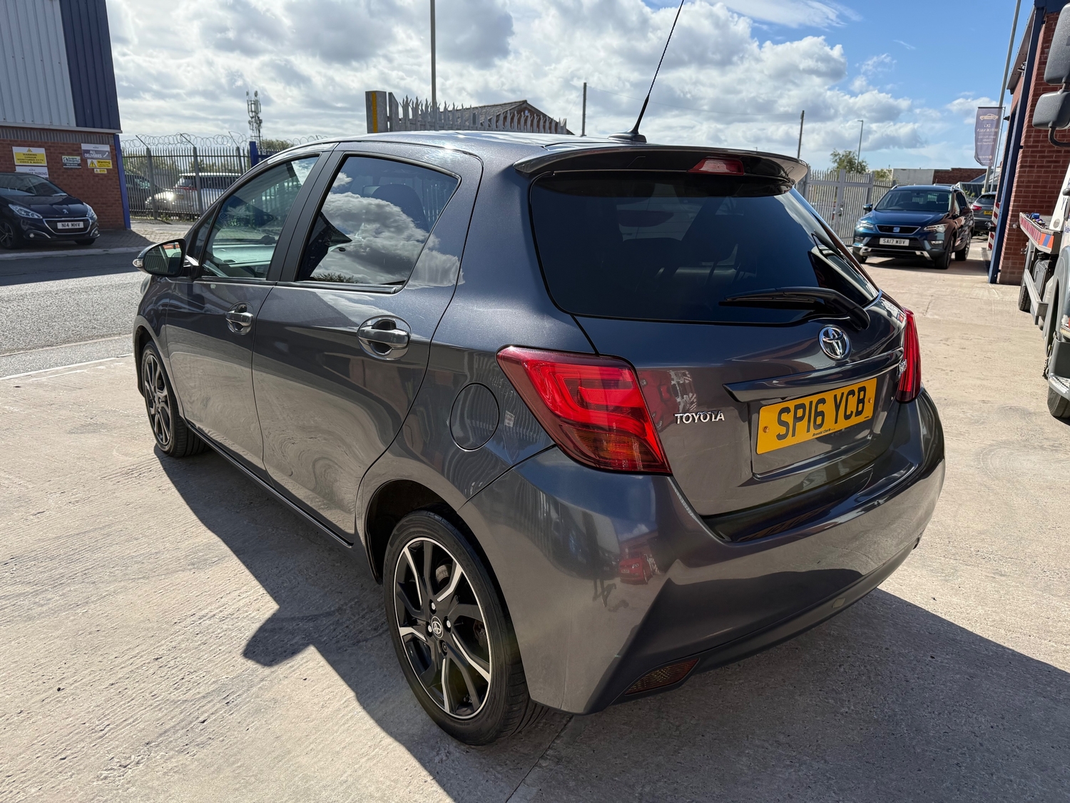 Toyota Yaris 2016 - Cars