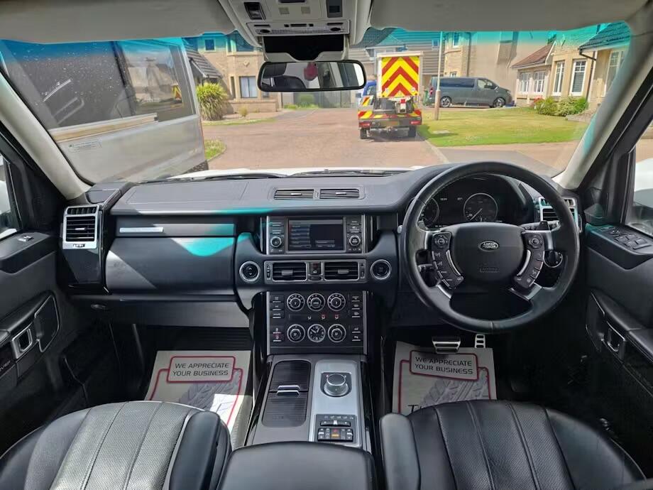 Land Rover Range Rover 2012 - Cars