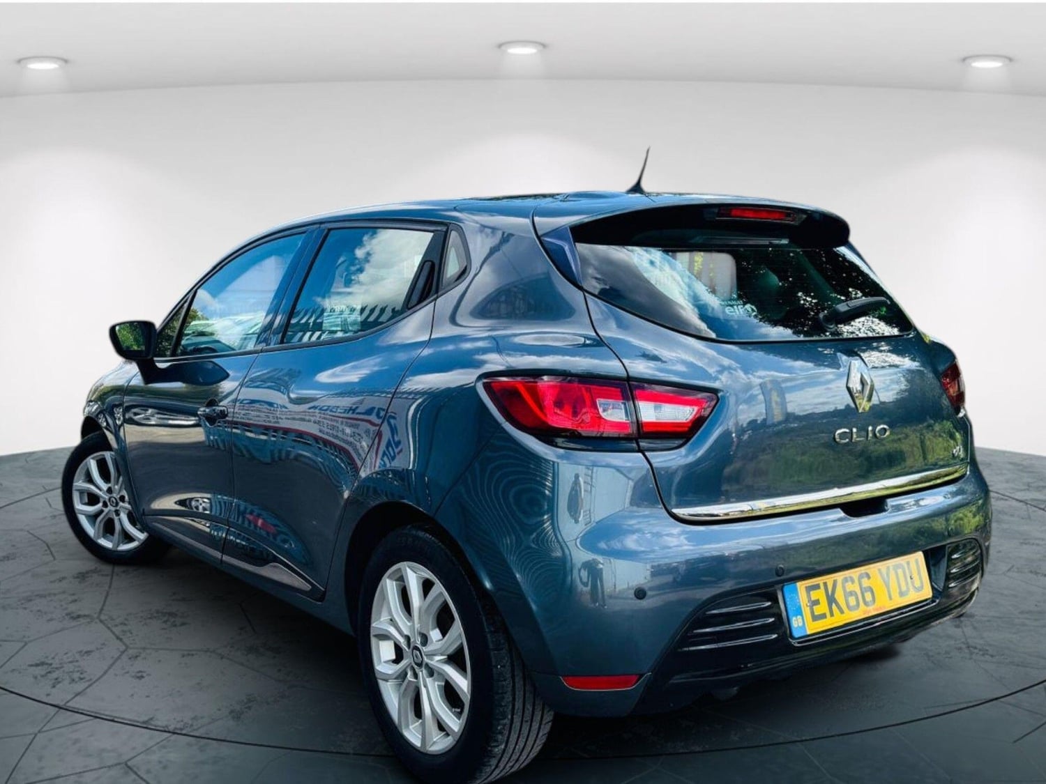 Renault Clio 2016 - Cars
