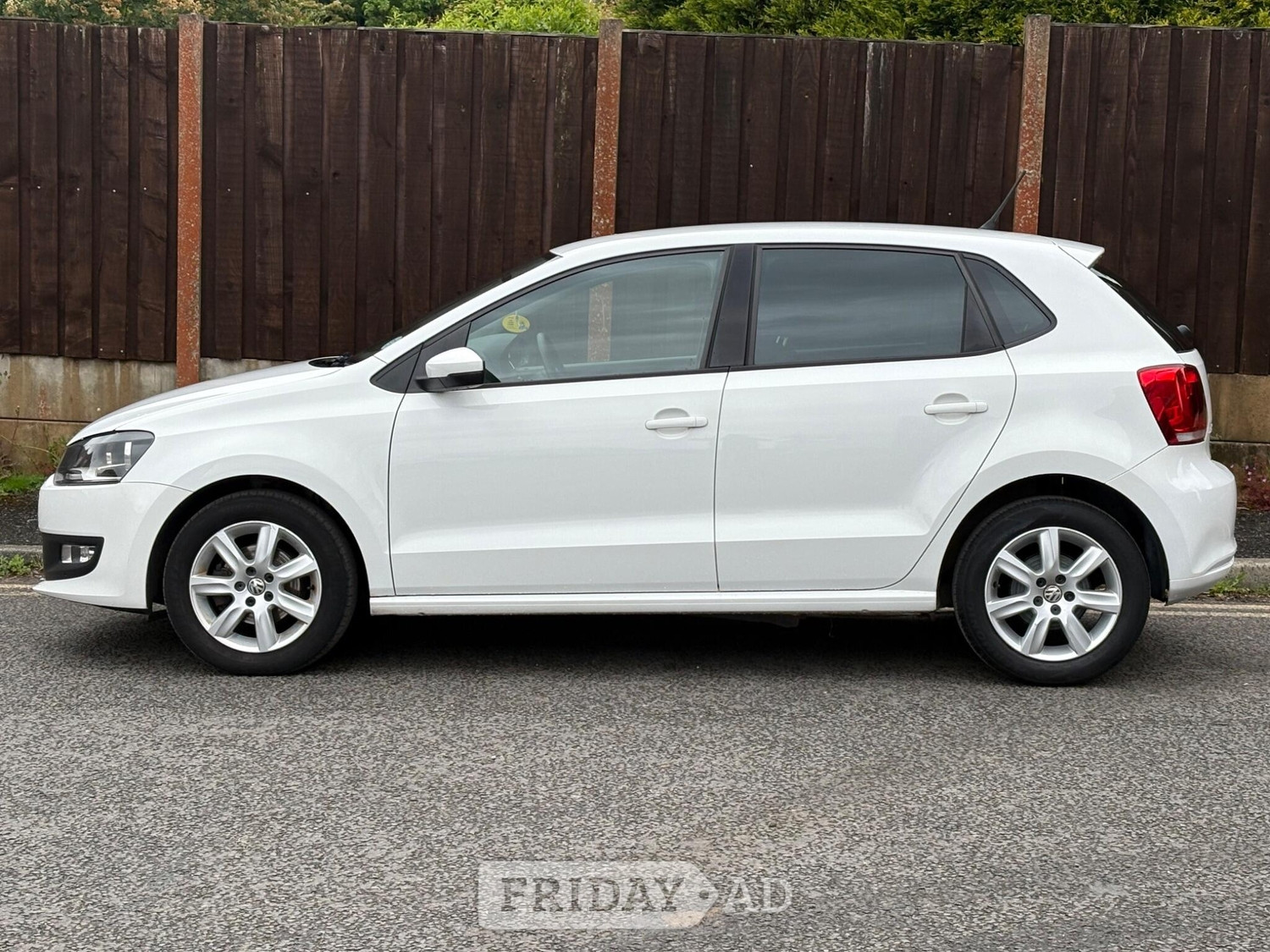 Volkswagen Polo 2011 - Cars