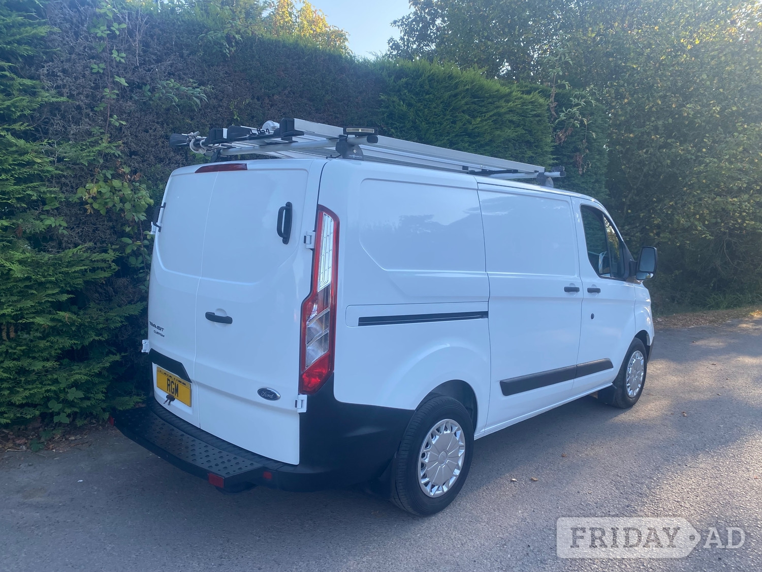 [ berth ]Ford Transit Custom