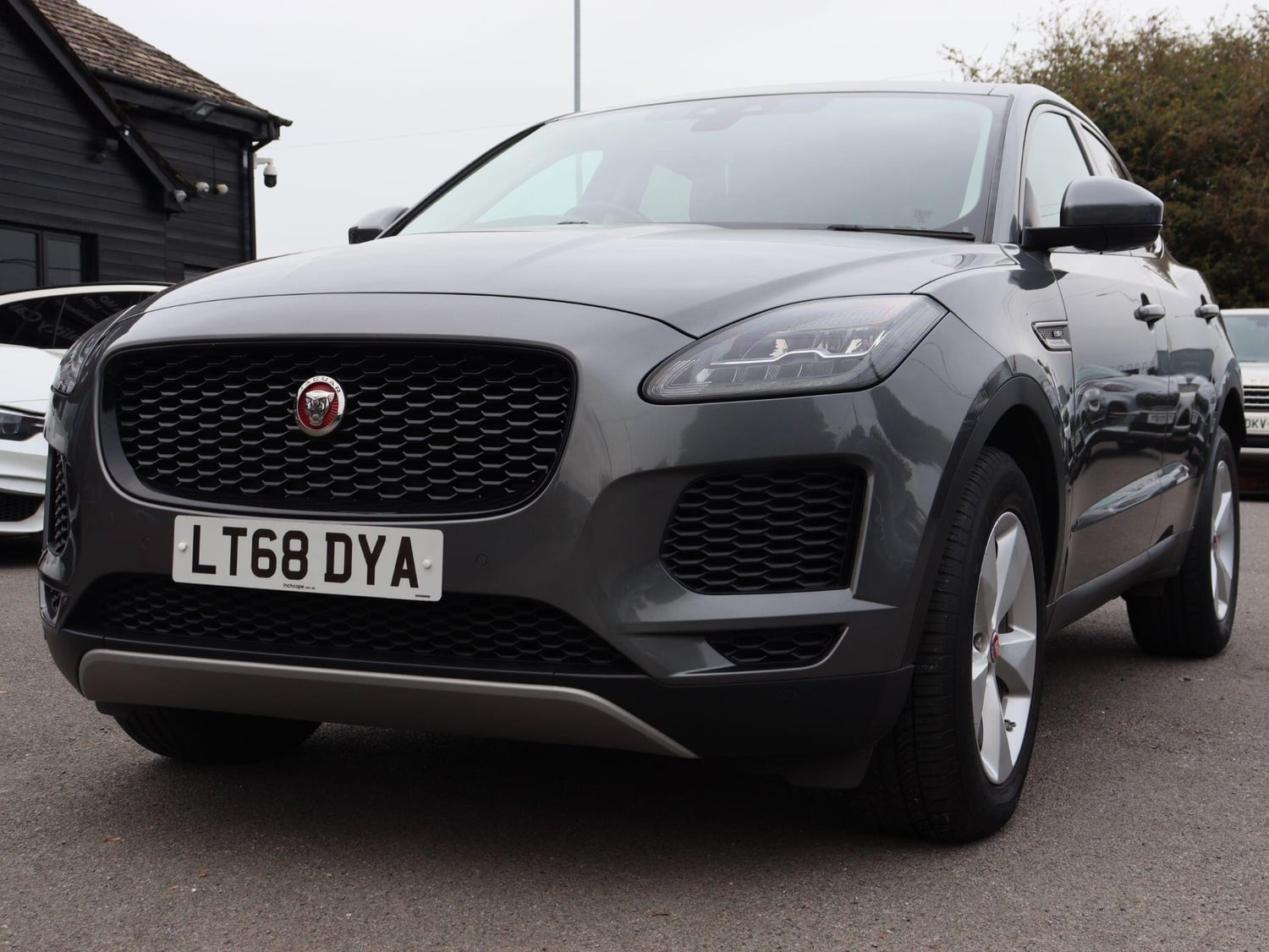 [ berth ]Jaguar E-Pace