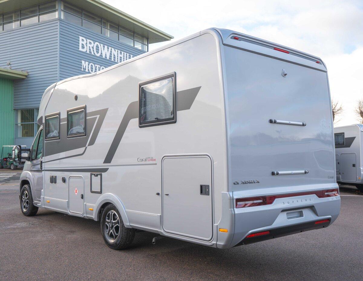 [3 berth ]Adria Coral Supreme 670 DC 180BHP Auto Fiat 180