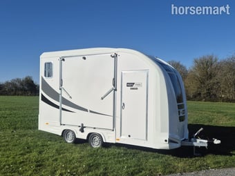 Equi-Trek Day-Treka  Horse Trailer