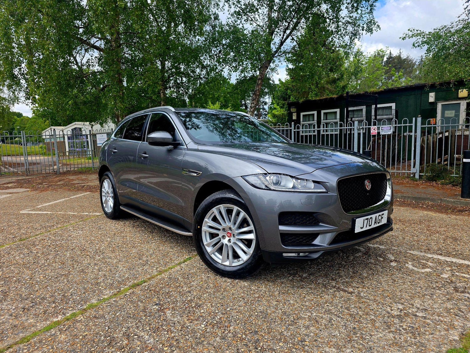 [ berth ]Jaguar F-Pace