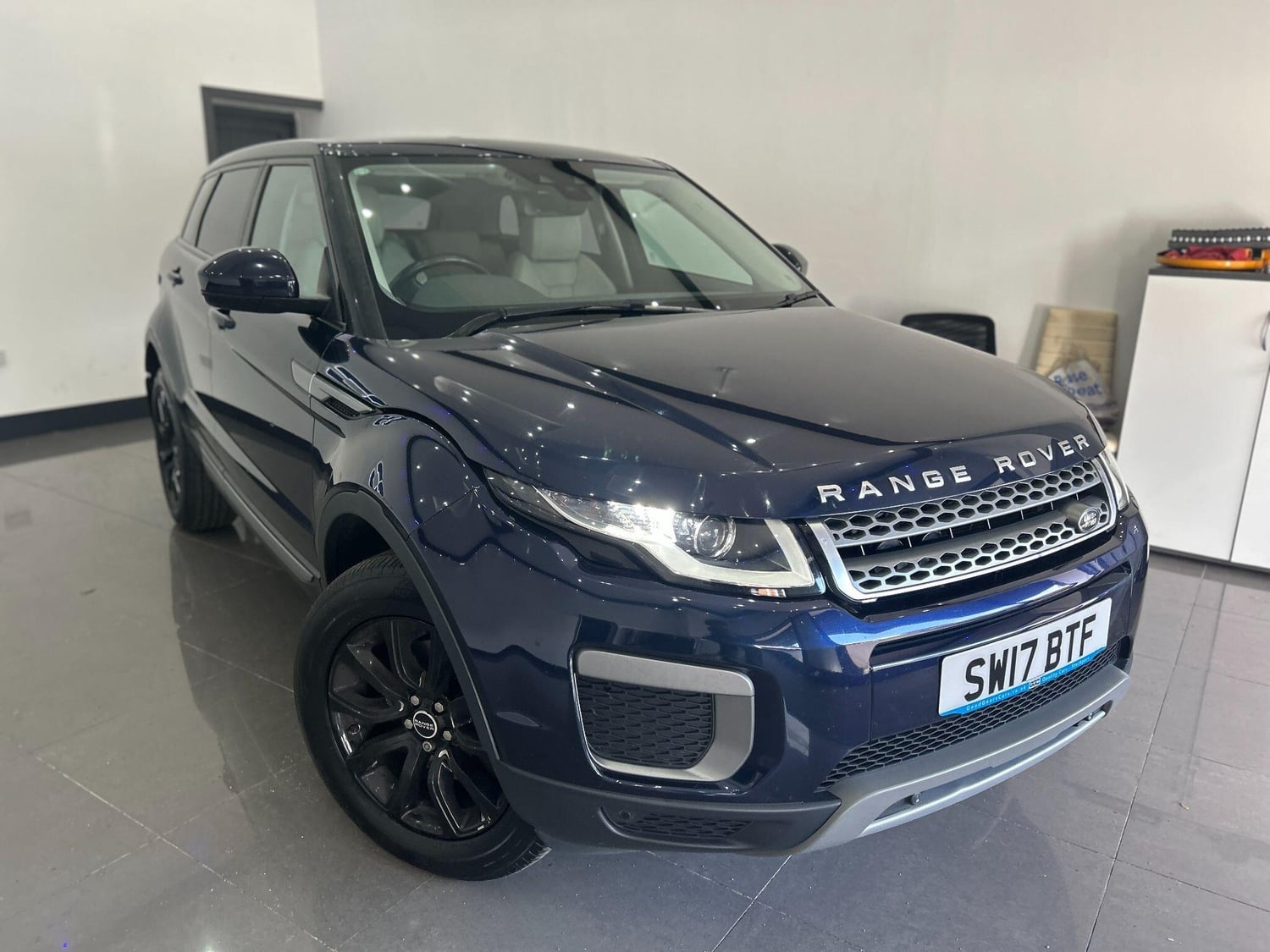 [ berth ]Land Rover Range Rover Evoque