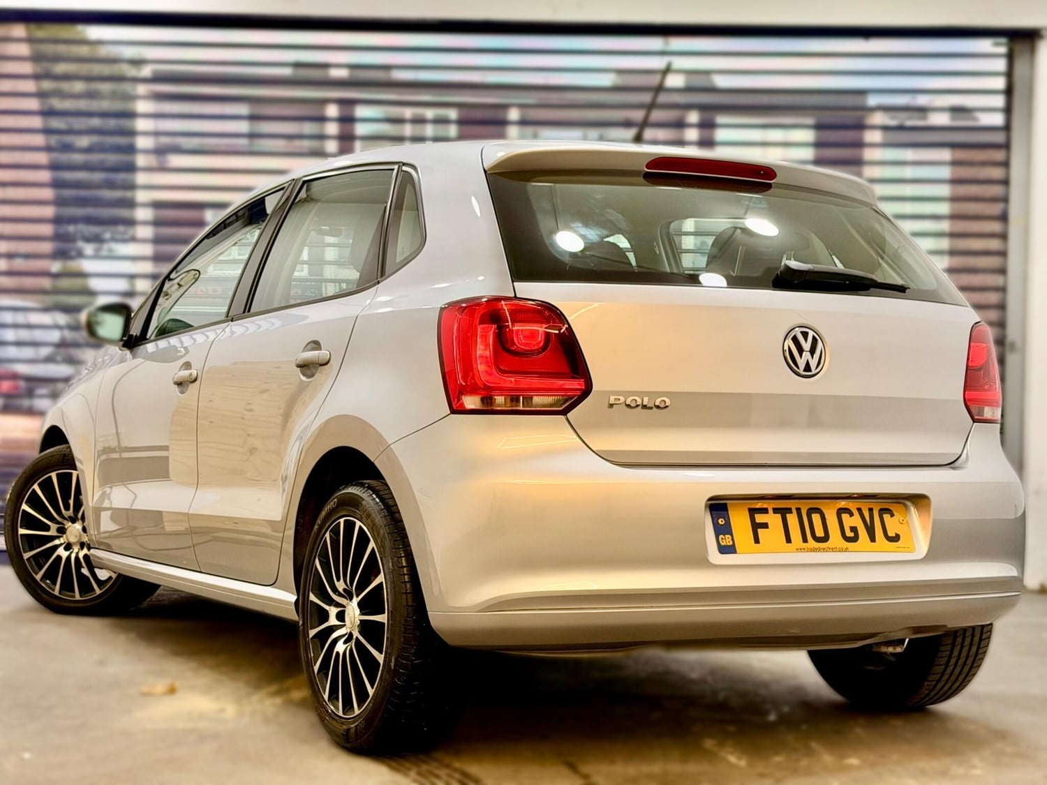 Volkswagen Polo 2010 - Cars in Hounslow