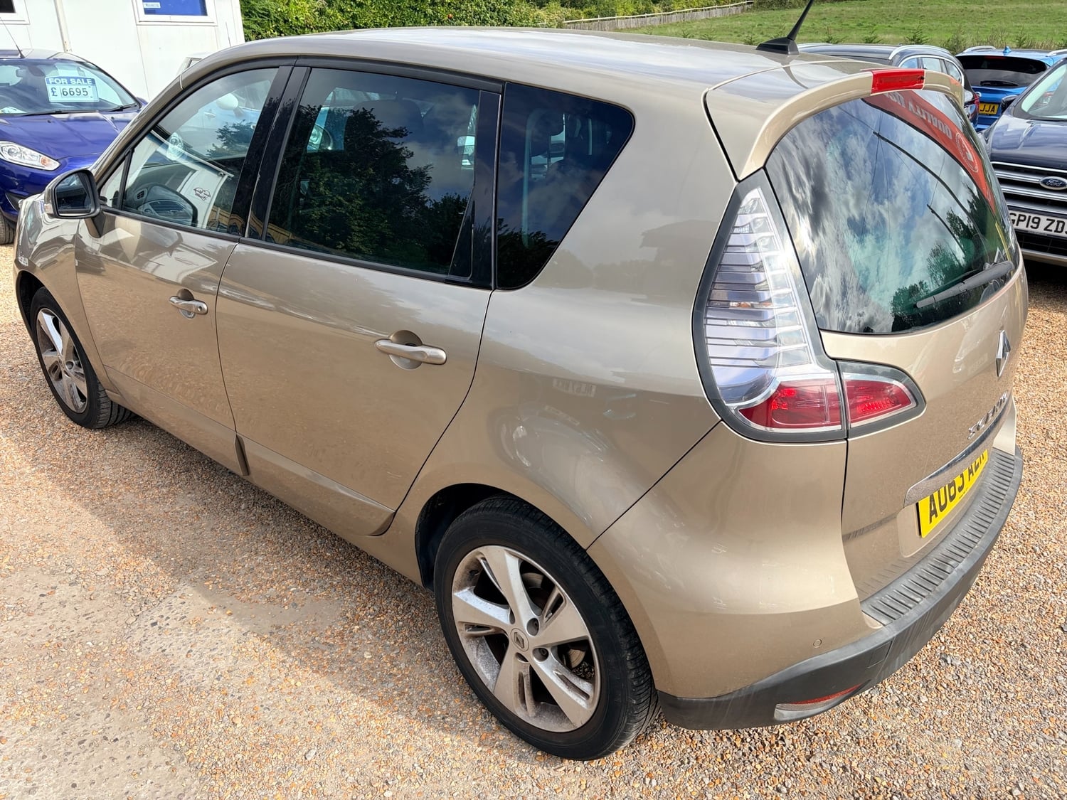 Renault Scenic 2013 - Cars