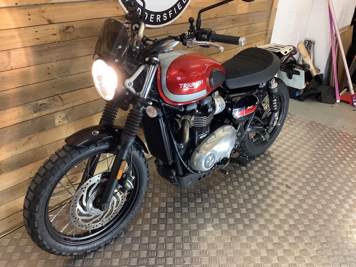[ berth ]Triumph Street Scrambler