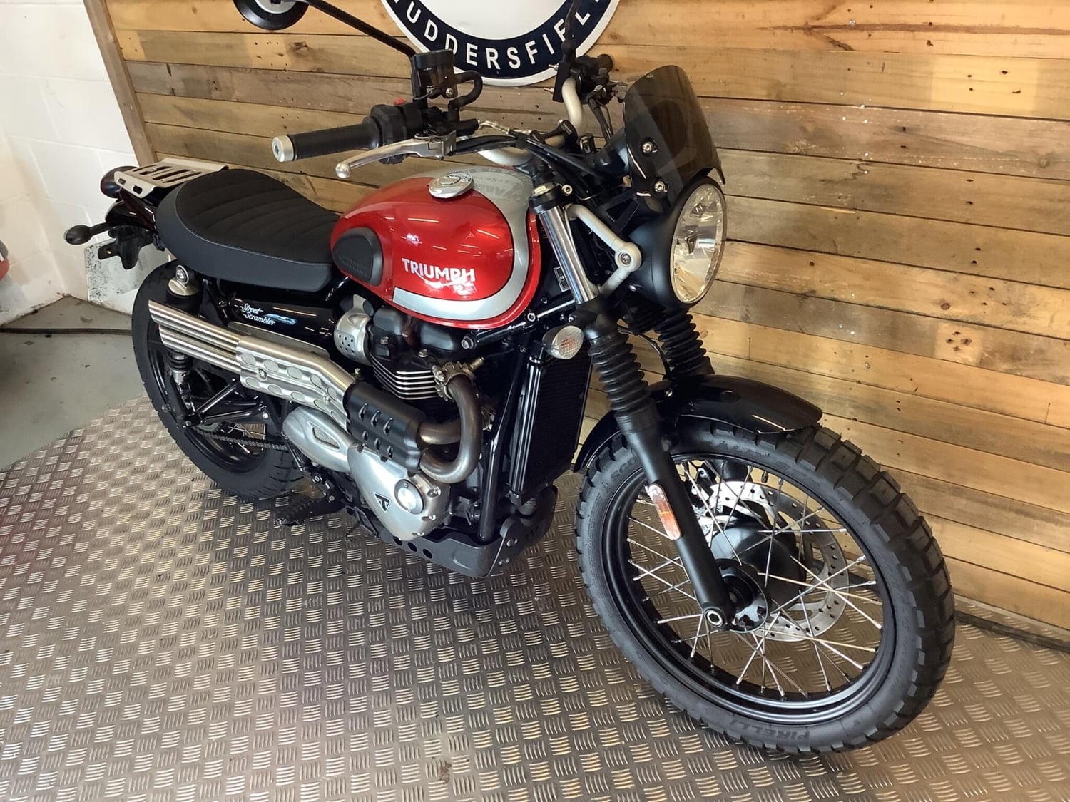 Triumph Street Scrambler 2017 - Motorbikes, Scooters & Quads