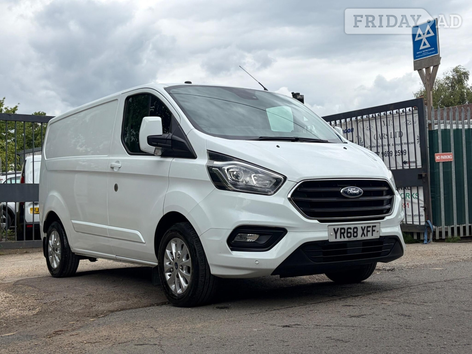 [ berth ]Ford Transit Custom