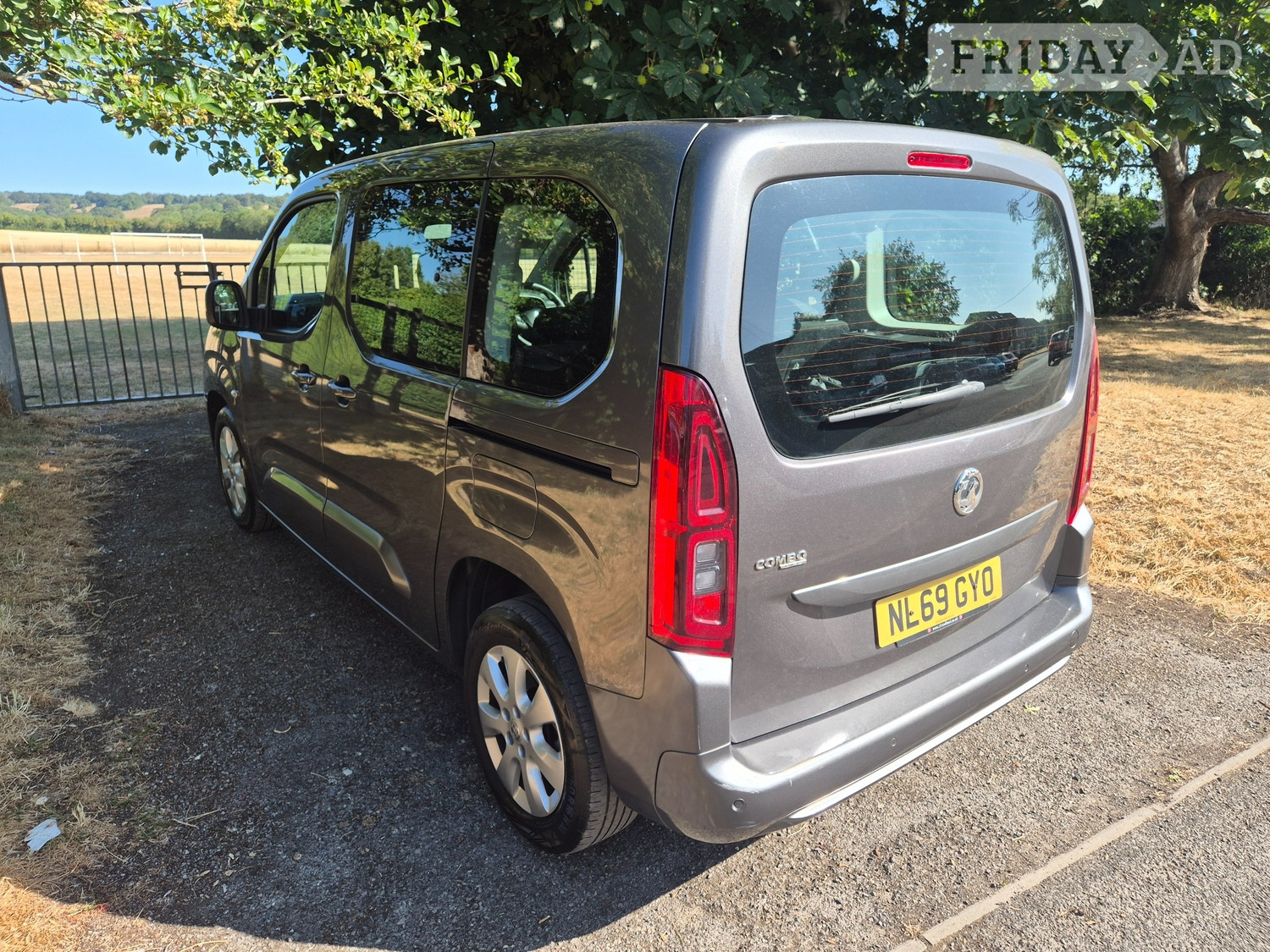 Vauxhall Combo Life 2019 - Cars in Alton