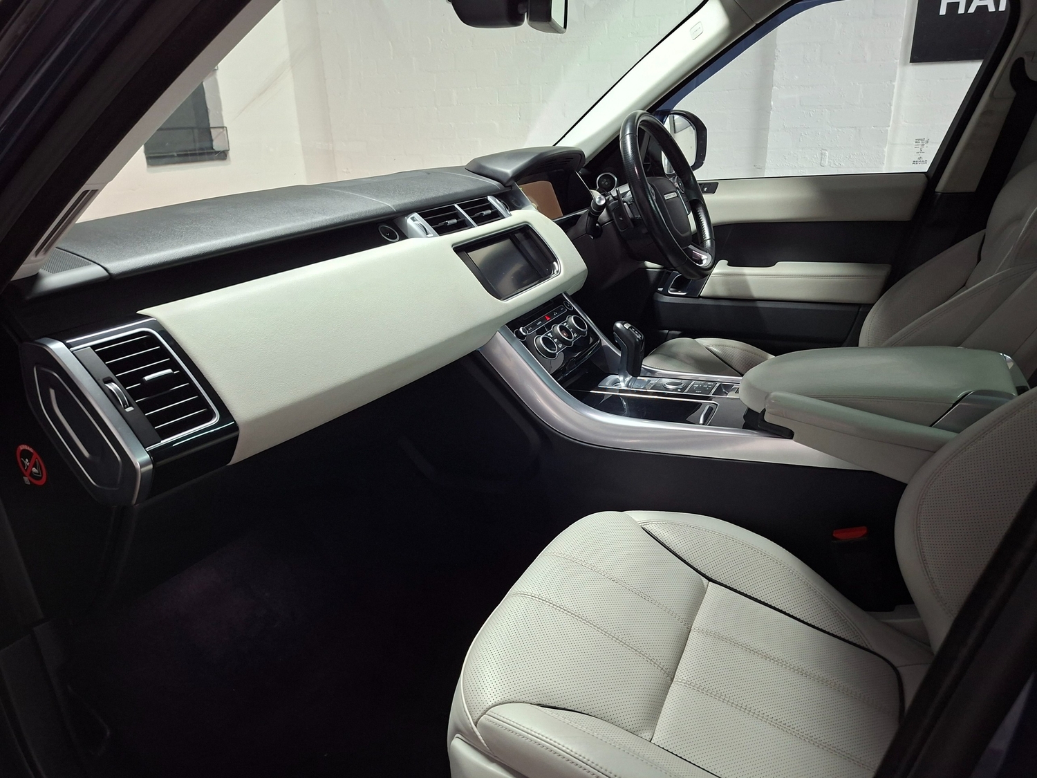 [ berth ]Land Rover Range Rover Sport
