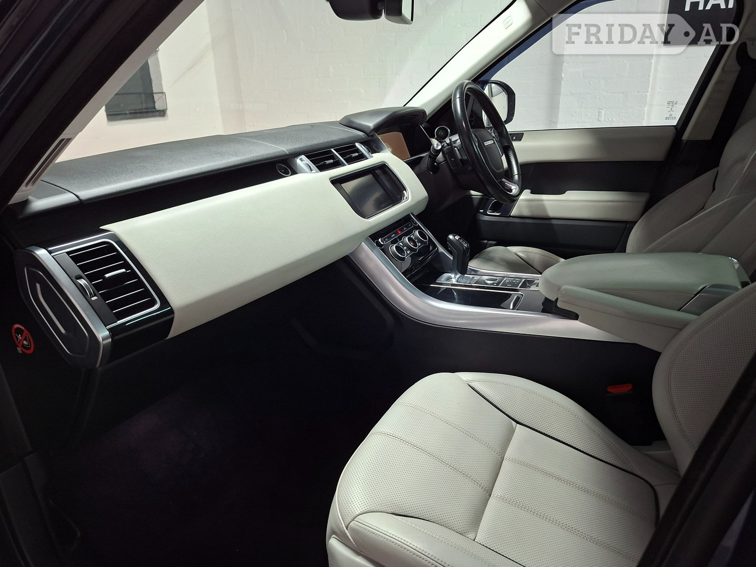 [ berth ]Land Rover Range Rover Sport