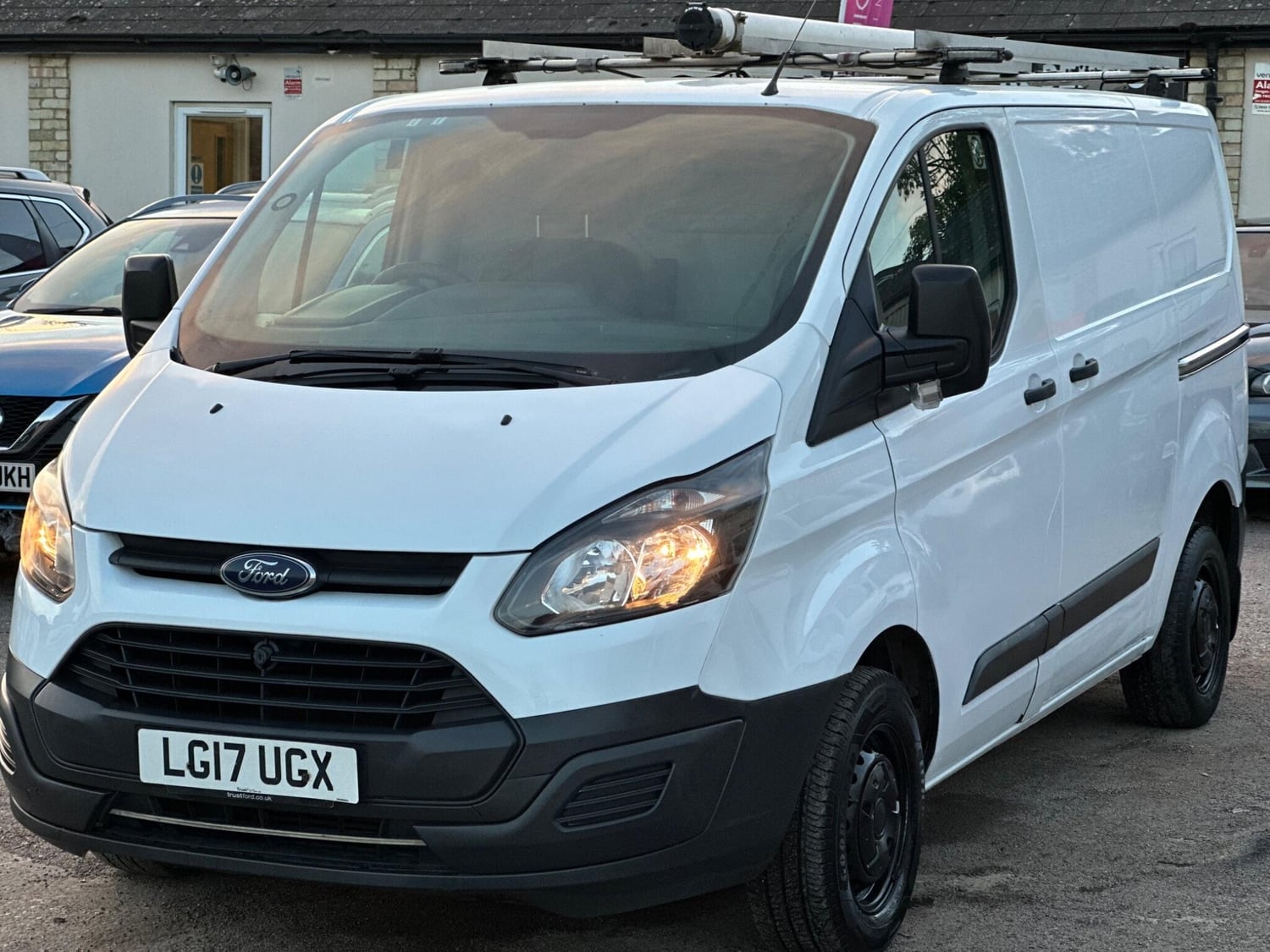 [ berth ]Ford Transit Custom