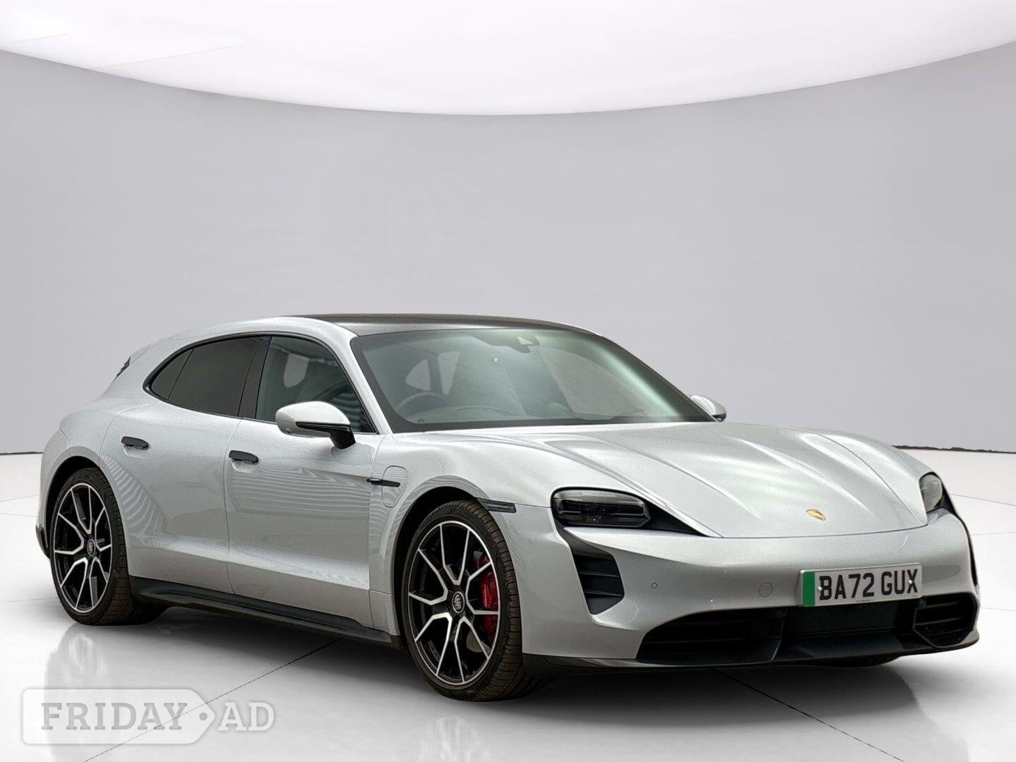 Porsche Taycan 2022 in Ely