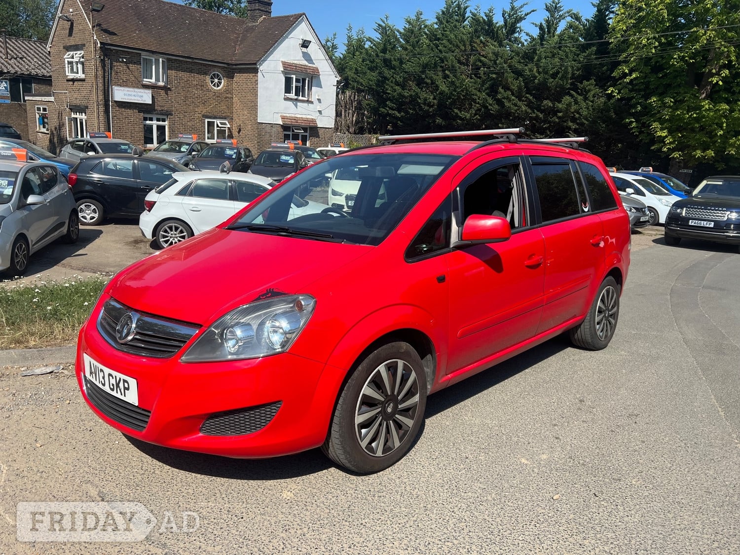 Vauxhall Zafira 2013 in Horley