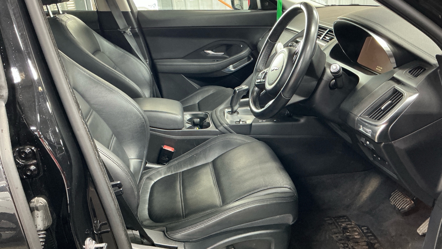 [ berth ]Jaguar E-Pace