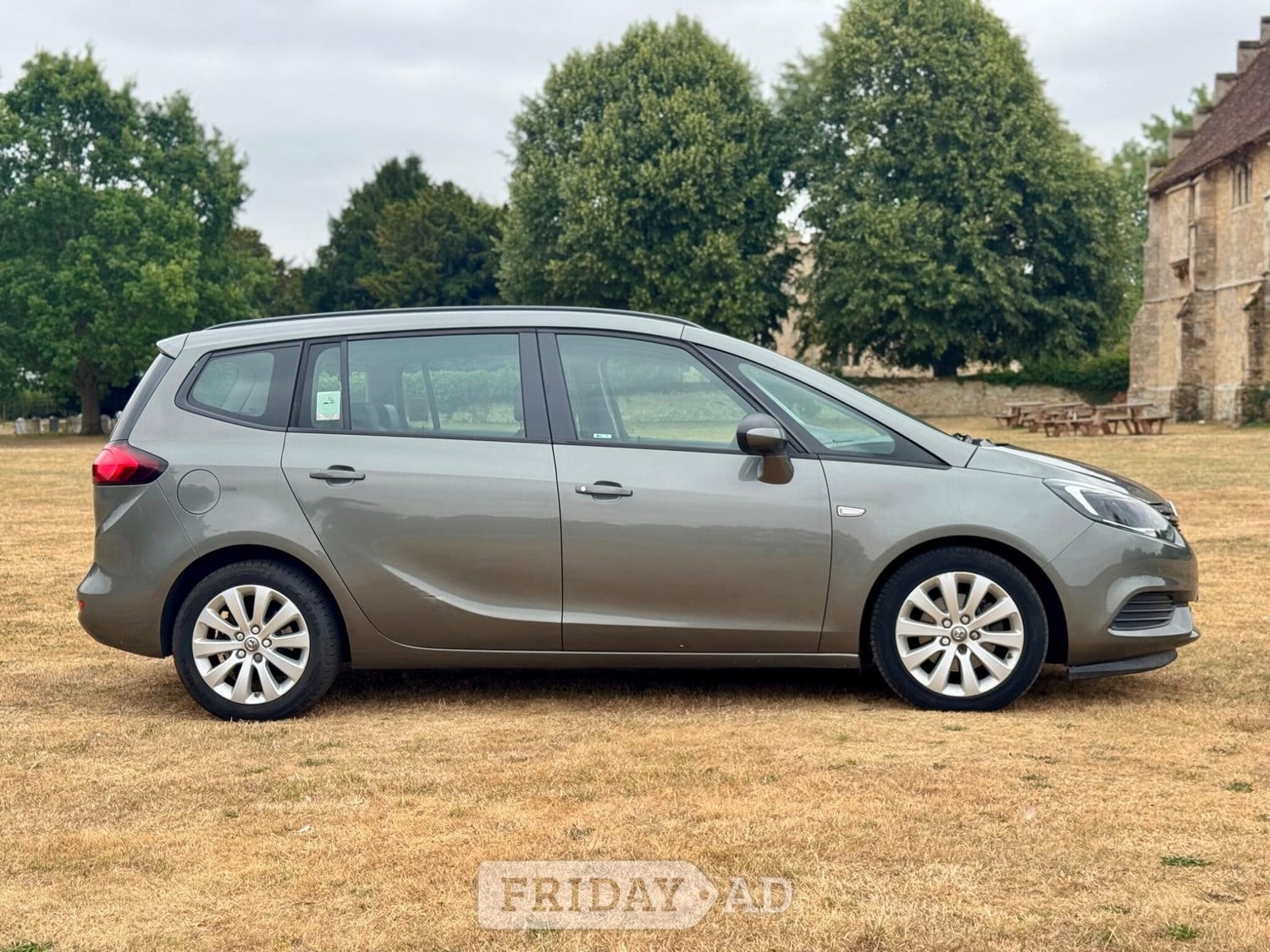 [ berth ]Vauxhall Zafira Tourer