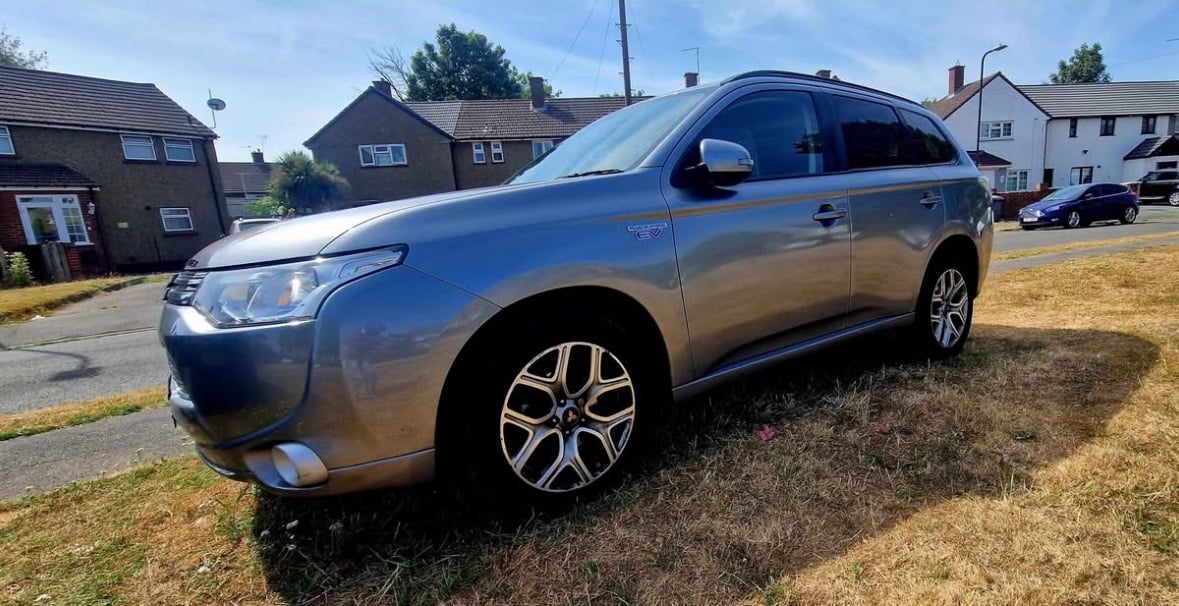 Mitsubishi Outlander 2015 - Cars