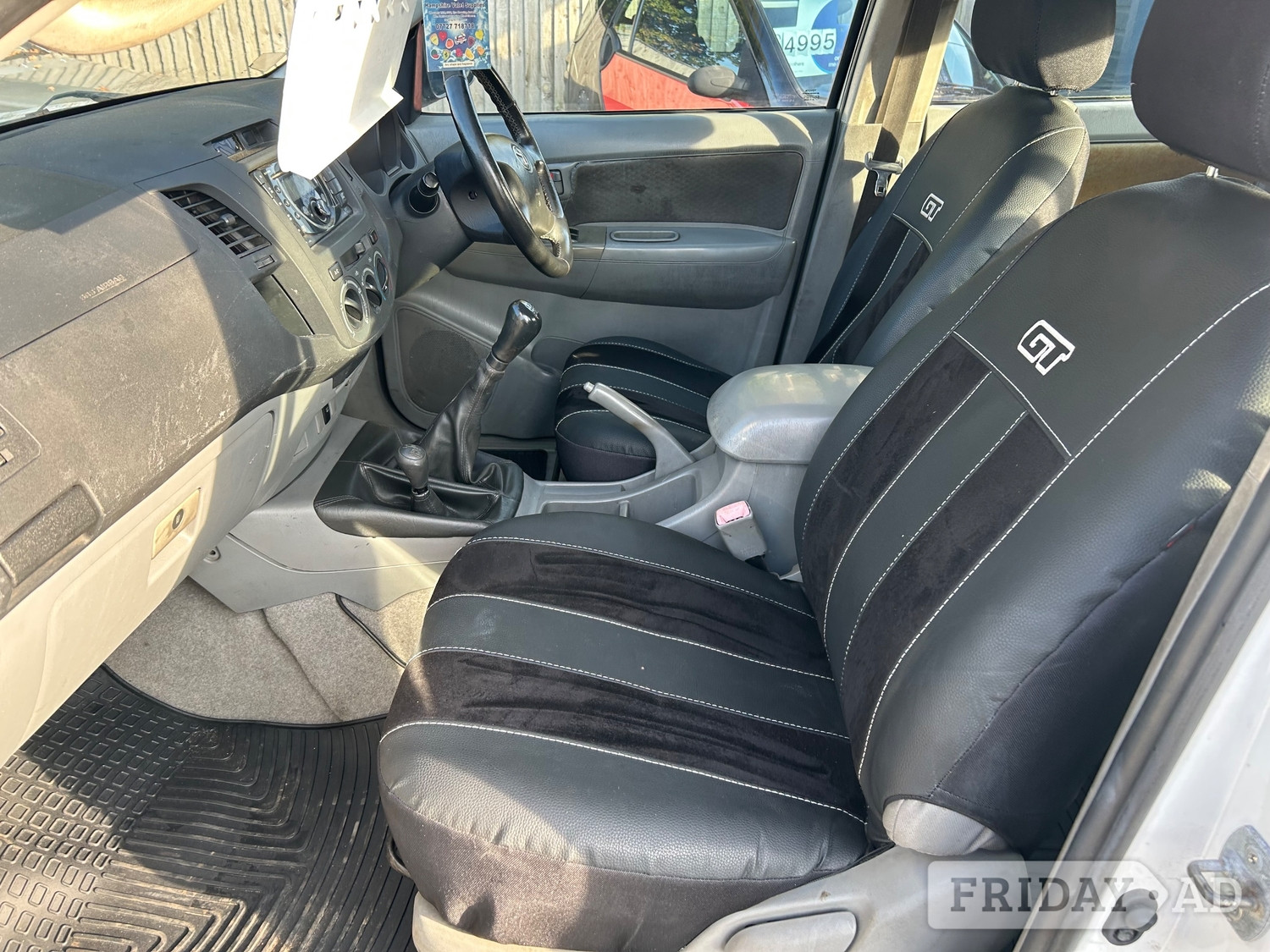Toyota Hilux 2011 - Cars