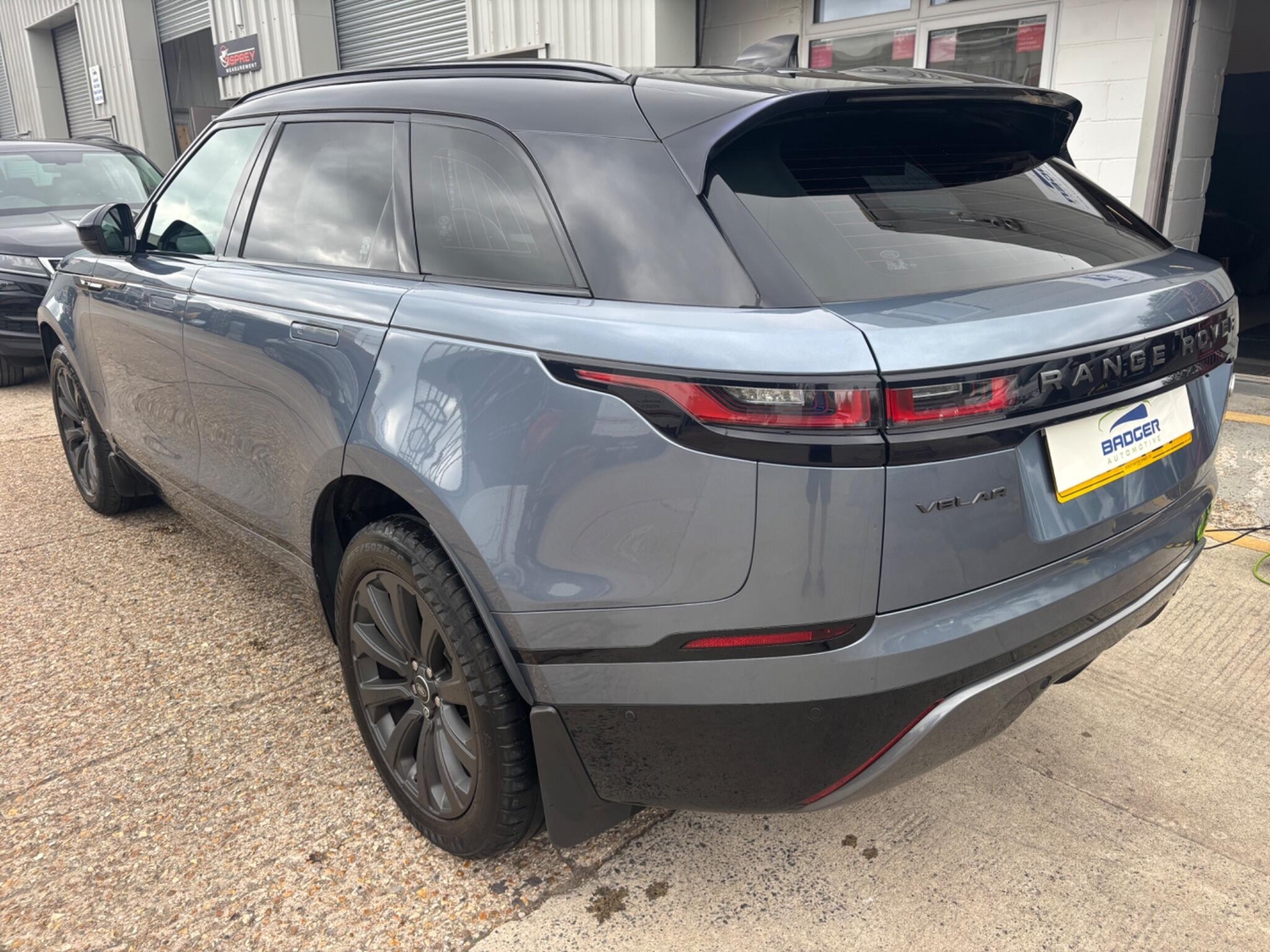 2017 Land Rover Range Rover Velar 2.0 P250 R-Dynamic SE Auto 4WD Euro 6 (s/s) 5dr - Cars