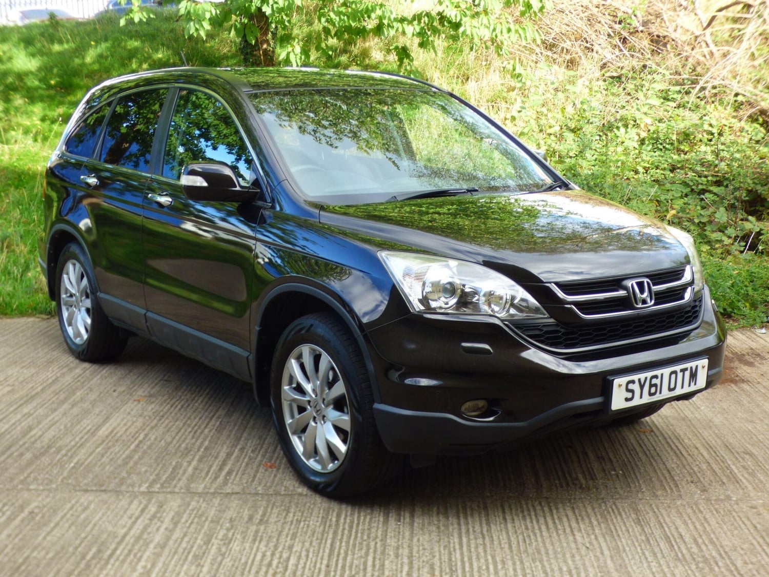 Honda CR-V 2011 - Cars in Bradford