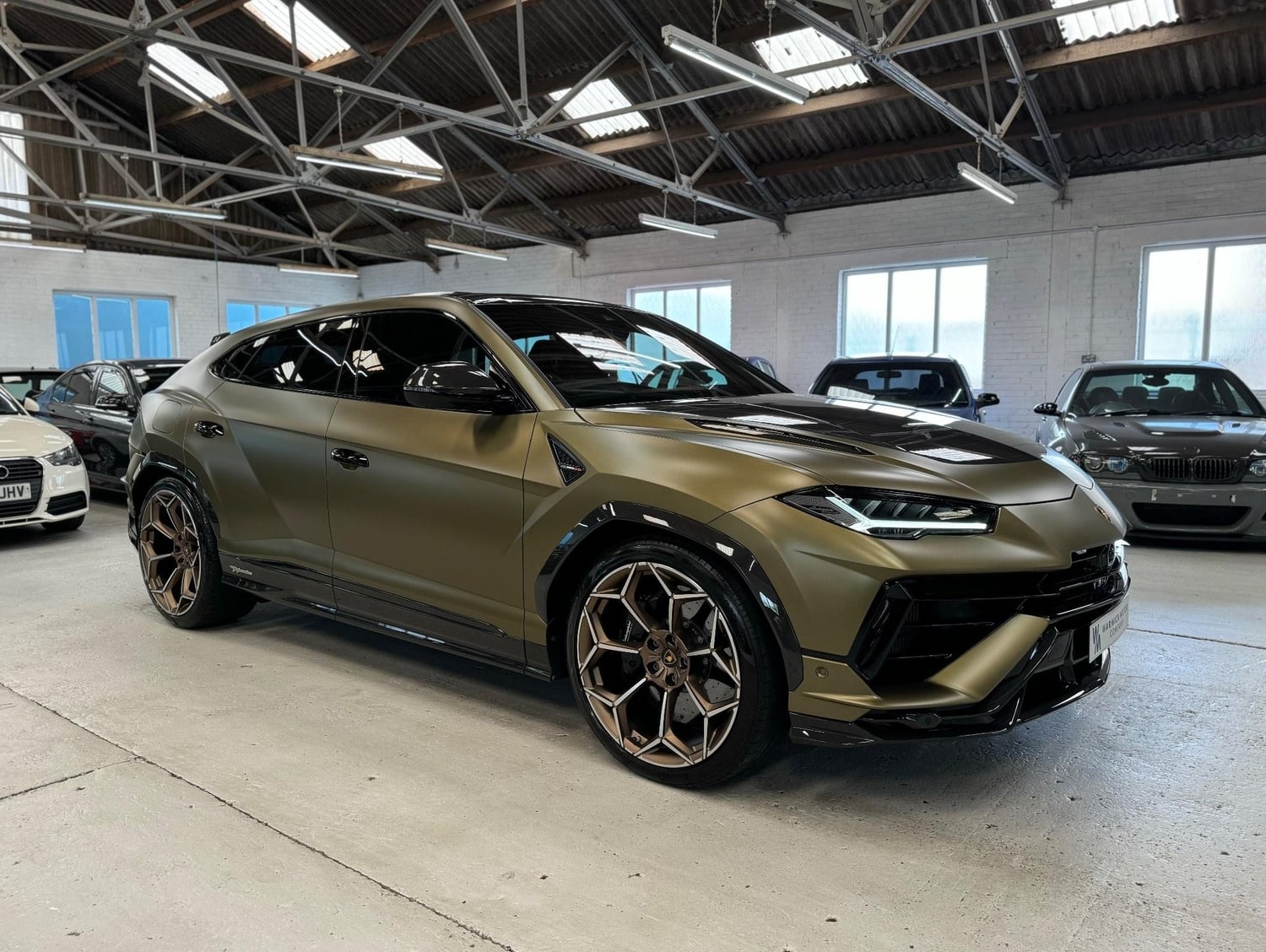 Lamborghini Urus 2023 - Cars in Warwick