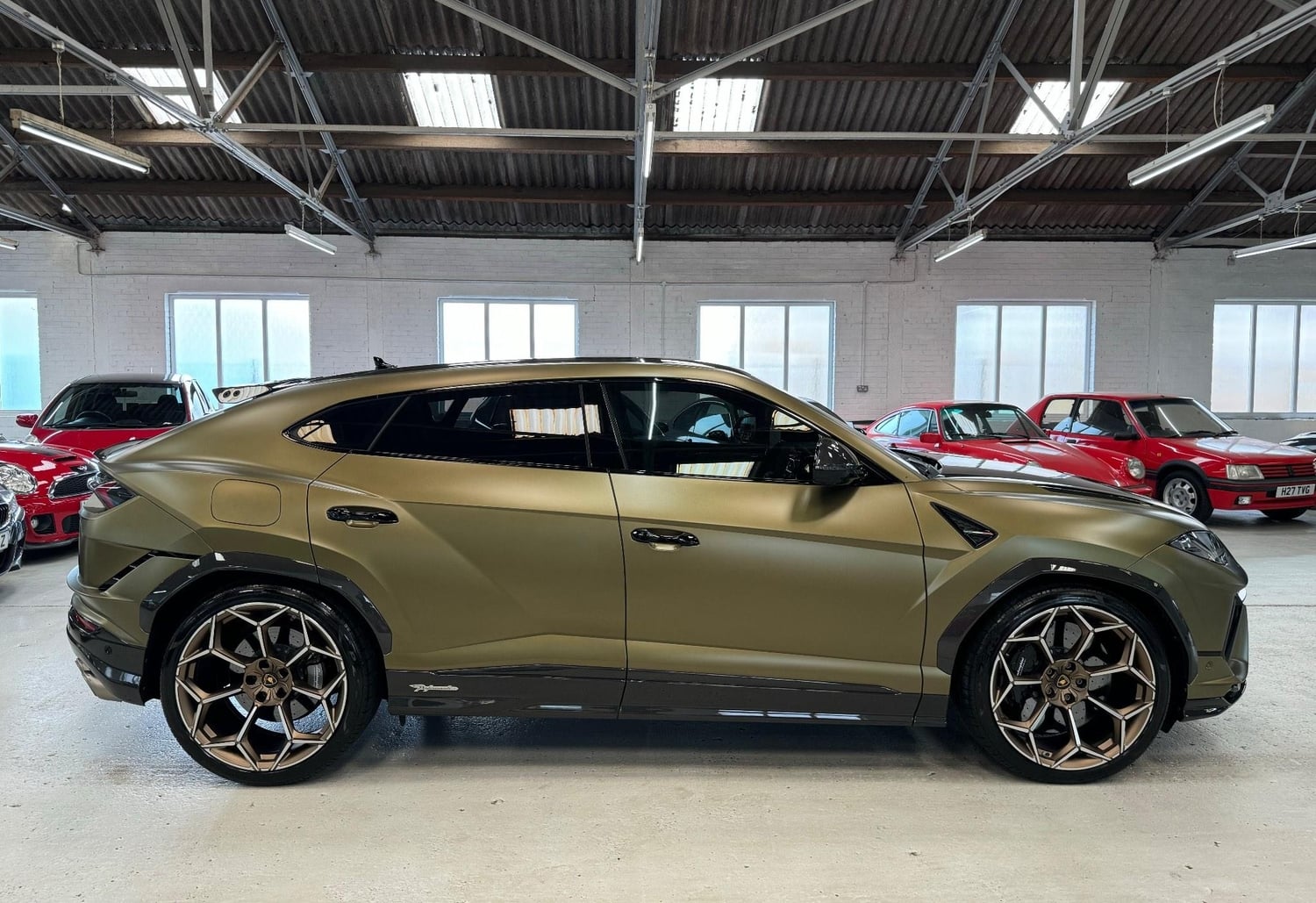 Lamborghini Urus 2023 - Cars