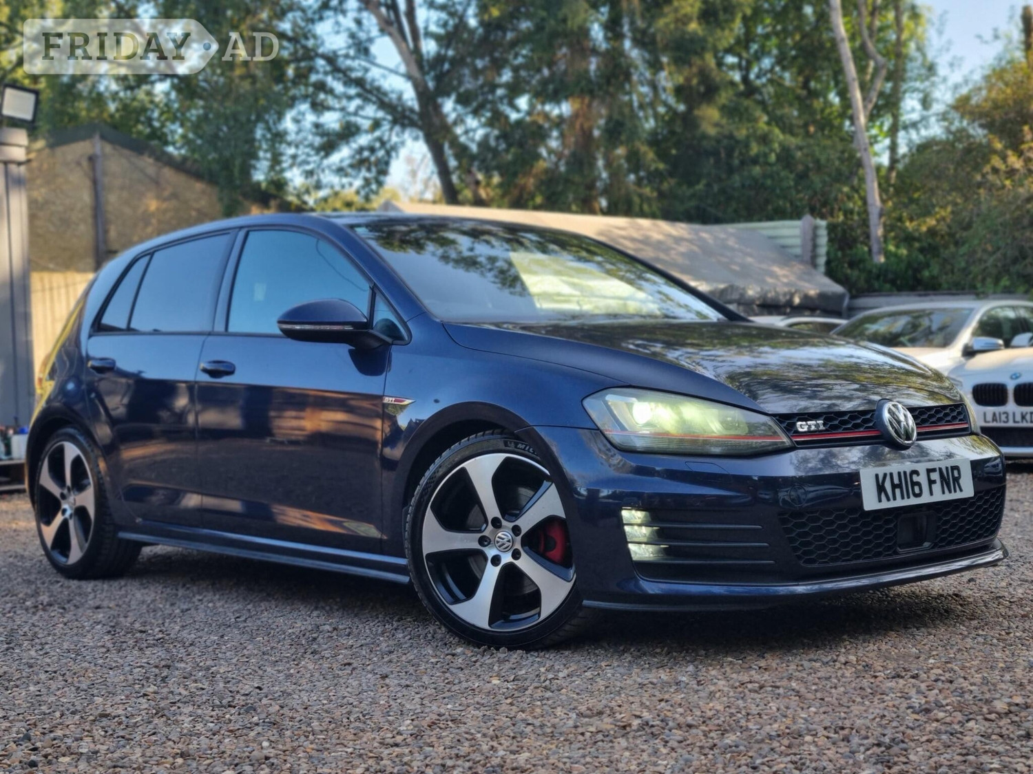 Volkswagen Golf 2016 in Chertsey