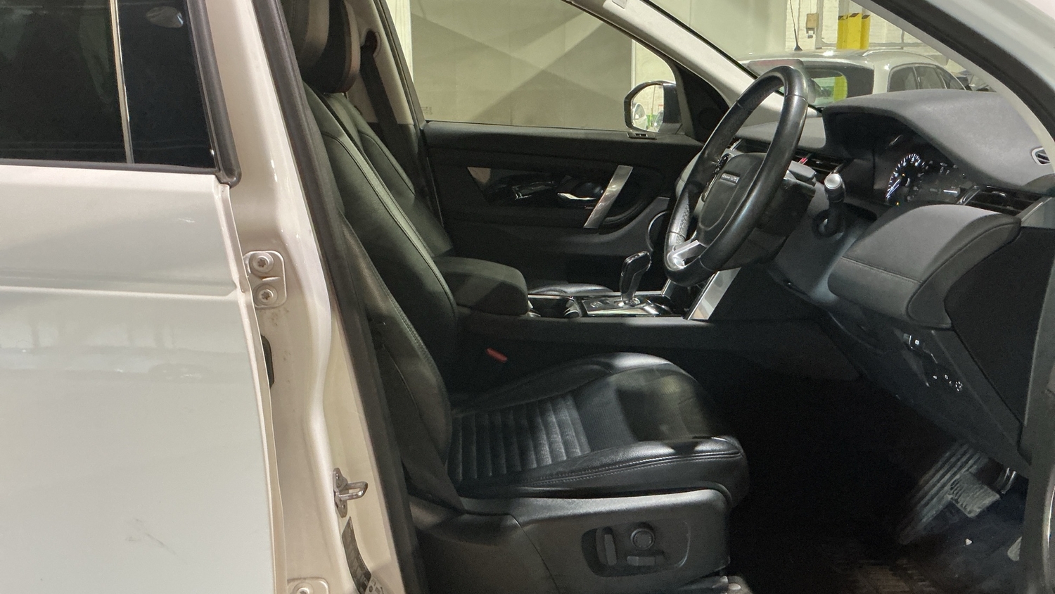 [ berth ]Land Rover Discovery Sport