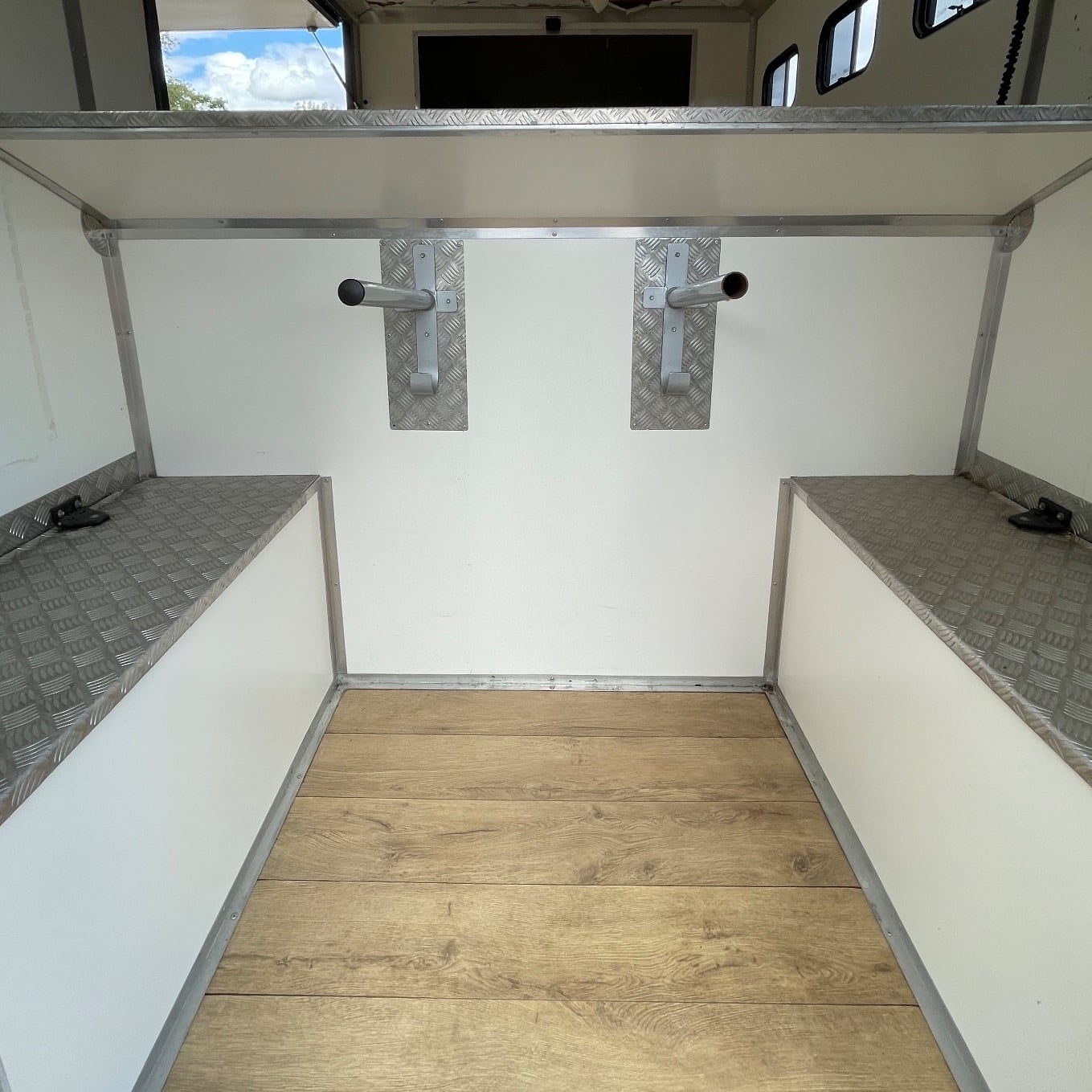EdQuine EdQuine Renault Horsebox - Trailers & Horseboxes in Warwick