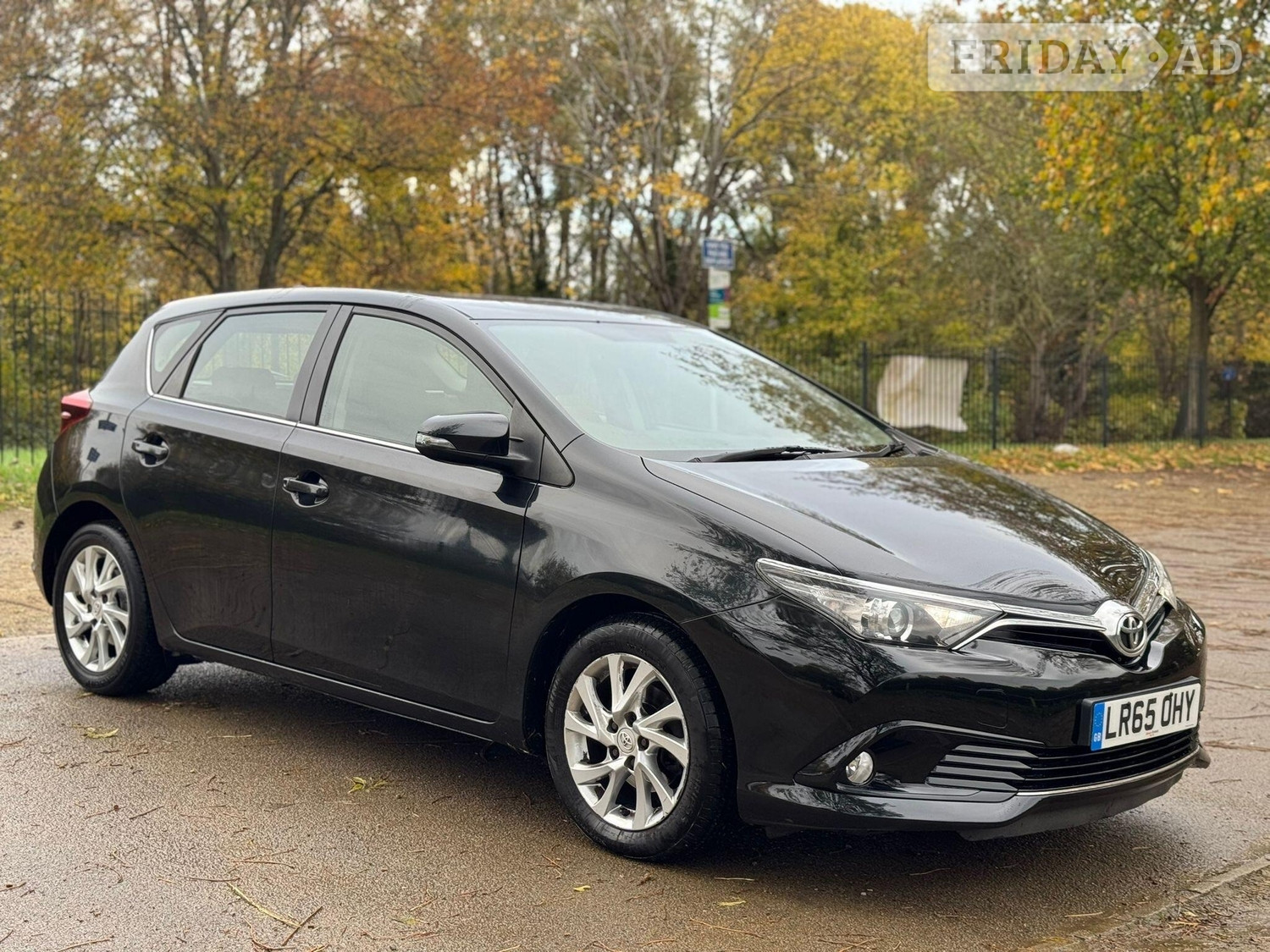 Toyota Auris 2015 in Hillingdon